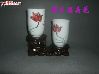 陳暉球手繪荷花對杯 一份百元價位的藝術(shù)收藏之旅